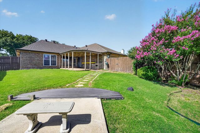 1521 Glenmore Drive, Lewisville, TX 75077
