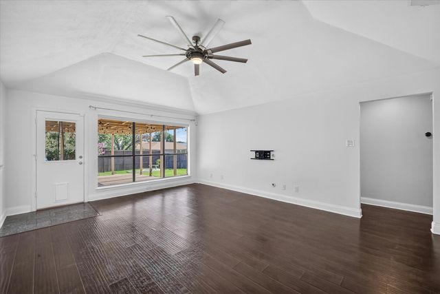 1521 Glenmore Drive, Lewisville, TX 75077
