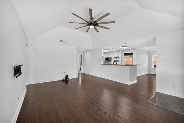 1521 Glenmore Drive, Lewisville, TX 75077