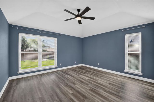 1521 Glenmore Drive, Lewisville, TX 75077