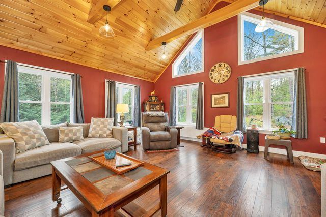 29 Reservoir Heights Road, Plymouth, NH 03264