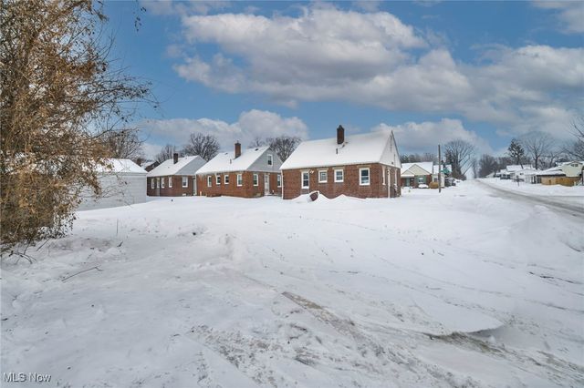 1078 Lindsay Avenue, Akron, OH 44306