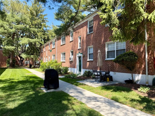182 Pinewood Road 24, Hartsdale, NY 10530