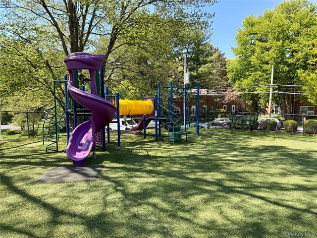 182 Pinewood Road 24, Hartsdale, NY 10530