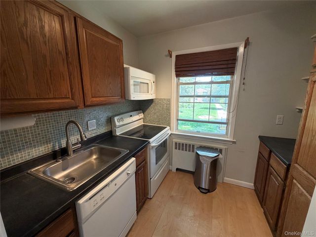 182 Pinewood Road 24, Hartsdale, NY 10530
