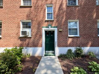 182 Pinewood Road 24, Hartsdale, NY 10530