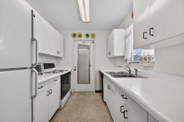 1029 Andrews Road, West Palm Beach, FL 33405