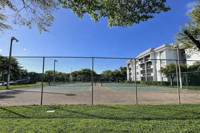 711 N Pine Island Road, Plantation, FL 33324