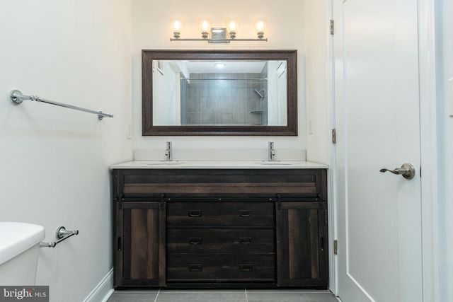 1611 S MOLE ST, Philadelphia, PA 19145