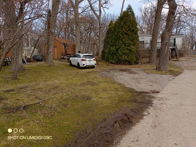 27 Oyster Bay, Lakemoor, IL 60051