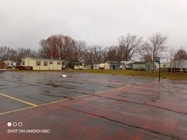 27 Oyster Bay, Lakemoor, IL 60051