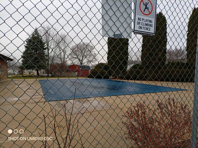 27 Oyster Bay, Lakemoor, IL 60051