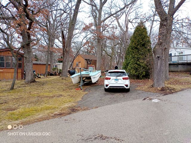 27 Oyster Bay, Lakemoor, IL 60051