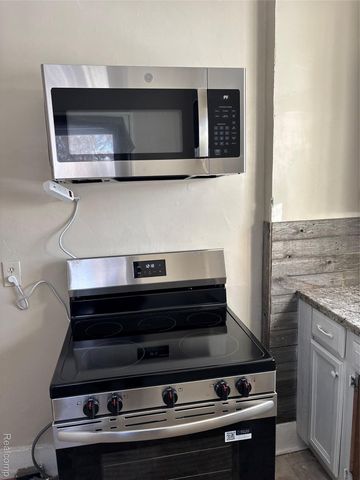 3922 W COURT Street, Flint, MI 48532