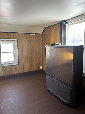 3922 W COURT Street, Flint, MI 48532