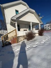 3922 W COURT Street, Flint, MI 48532