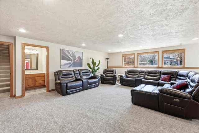 429 S PINE GROVE LANE, Hortonville, WI 54944