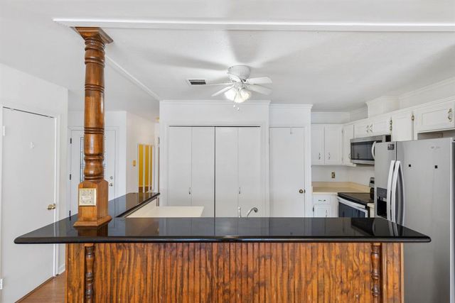 10 April Point Drive S 10, Conroe, TX 77356