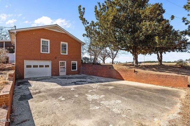 165 Rosser Pittman Road, Broadway, NC 27505