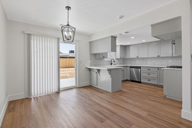 1355 E Birch Avenue, Tulare, CA 93274