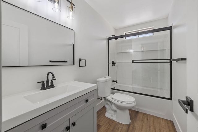 1355 E Birch Avenue, Tulare, CA 93274