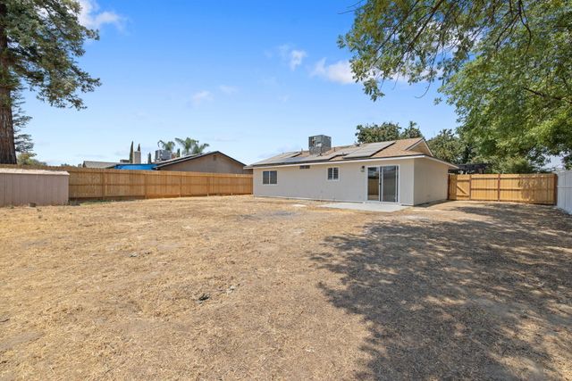 1355 E Birch Avenue, Tulare, CA 93274