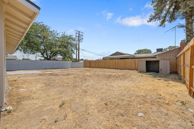 1355 E Birch Avenue, Tulare, CA 93274