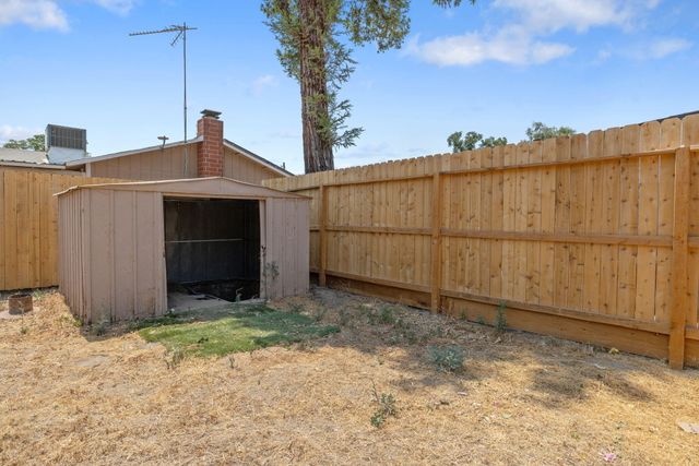 1355 E Birch Avenue, Tulare, CA 93274