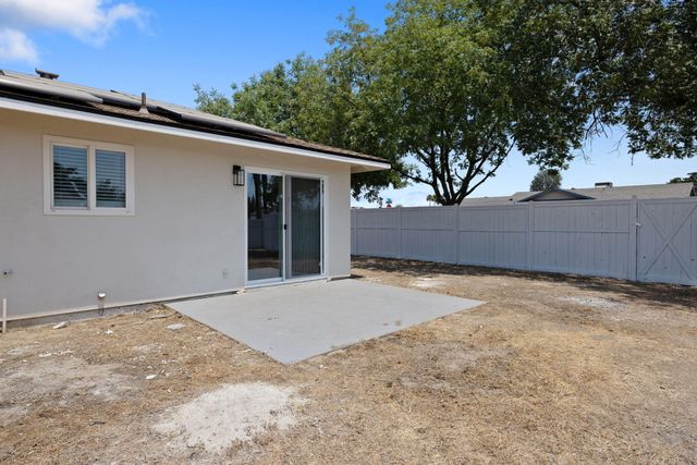 1355 E Birch Avenue, Tulare, CA 93274