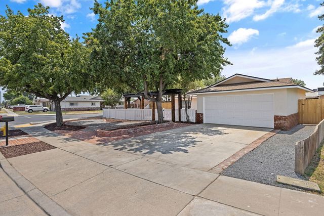 1355 E Birch Avenue, Tulare, CA 93274