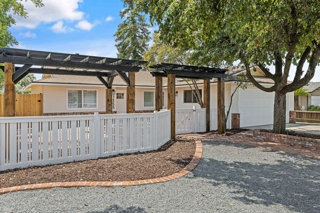 1355 E Birch Avenue, Tulare, CA 93274