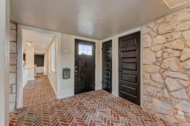29 TRAILS END RD, Boerne, TX 78006