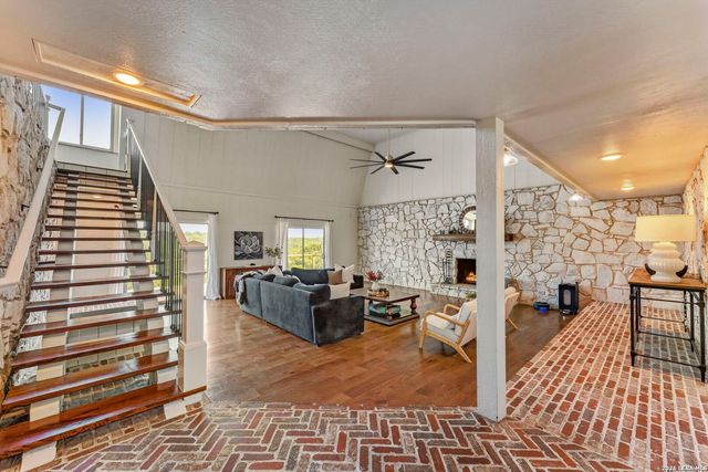 29 TRAILS END RD, Boerne, TX 78006