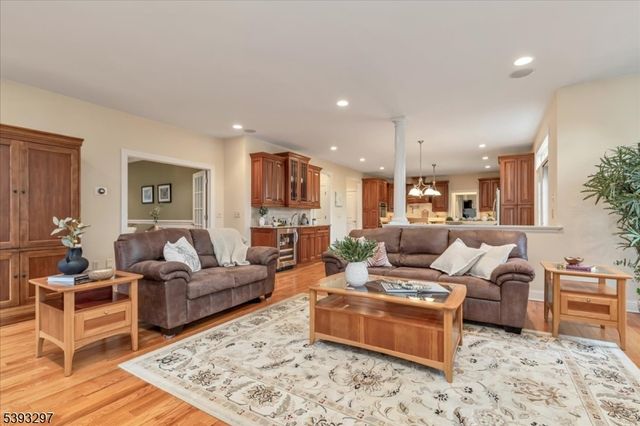 11 Madaline Dr, Edison Twp., NJ 08820