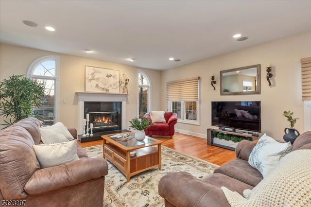 11 Madaline Dr, Edison Twp., NJ 08820