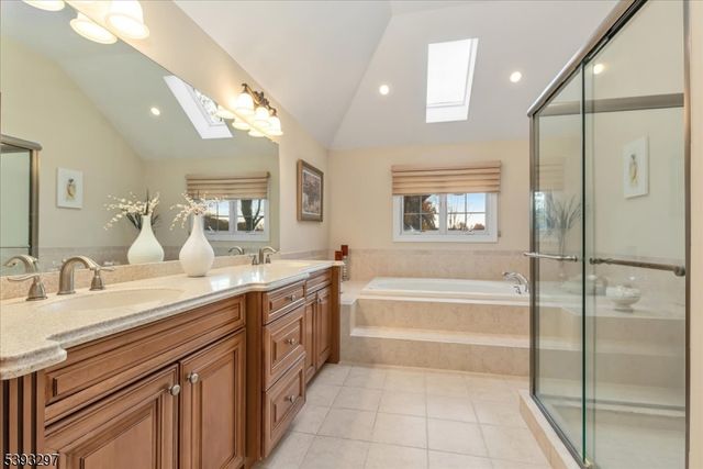 11 Madaline Dr, Edison Twp., NJ 08820