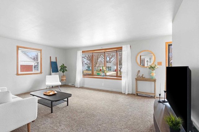 852 RAYMOND STREET, Green Bay, WI 54304