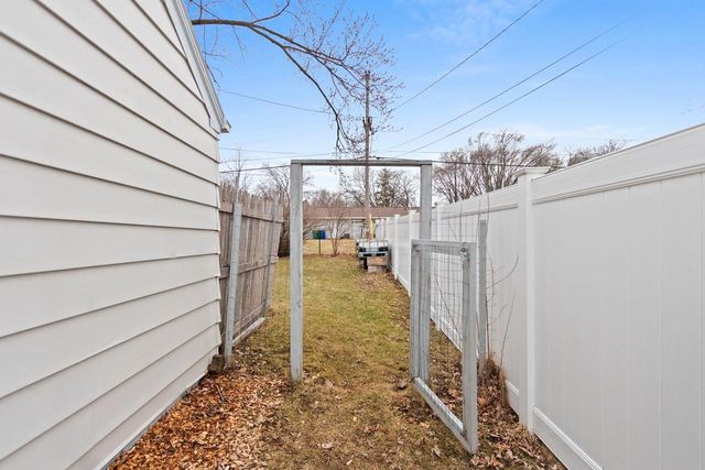 852 RAYMOND STREET, Green Bay, WI 54304