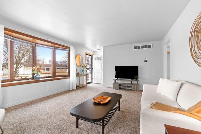 852 RAYMOND STREET, Green Bay, WI 54304