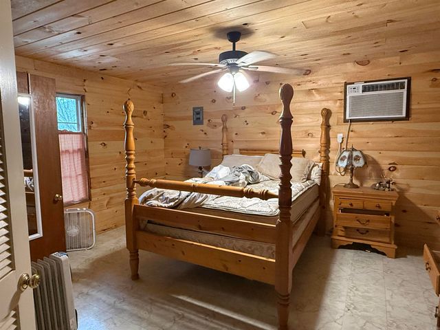 300 Canyon, Greers Ferry, AR 72067