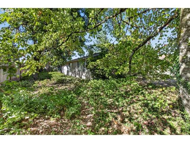635 Nw 8TH Pl, Canby, OR 97013
