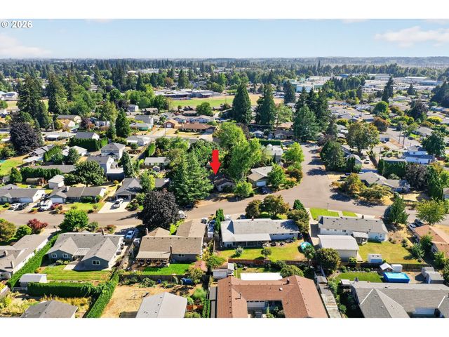 635 Nw 8TH Pl, Canby, OR 97013