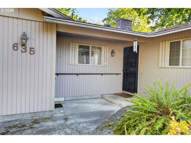 635 Nw 8TH Pl, Canby, OR 97013