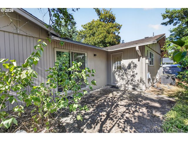 635 Nw 8TH Pl, Canby, OR 97013