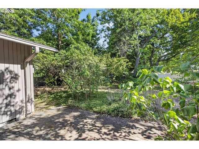 635 Nw 8TH Pl, Canby, OR 97013