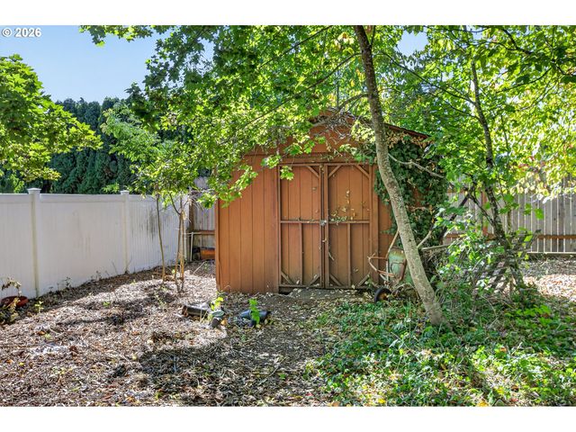 635 Nw 8TH Pl, Canby, OR 97013