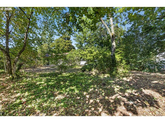 635 Nw 8TH Pl, Canby, OR 97013