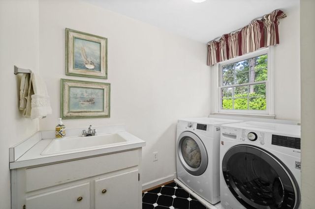 9100 Huntcliff Trace, Sandy Springs, GA 30350