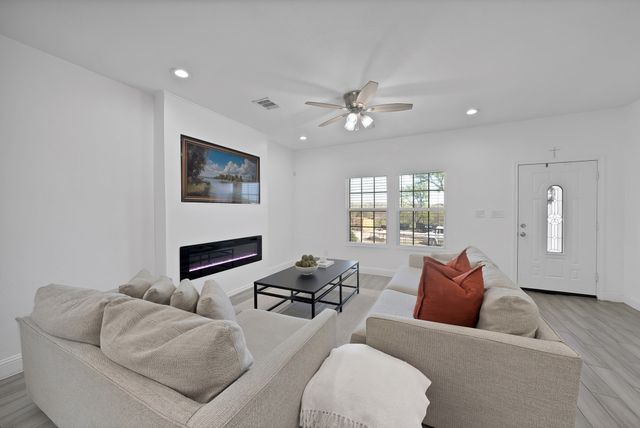 3015 Columbus Avenue, Fort Worth, TX 76106