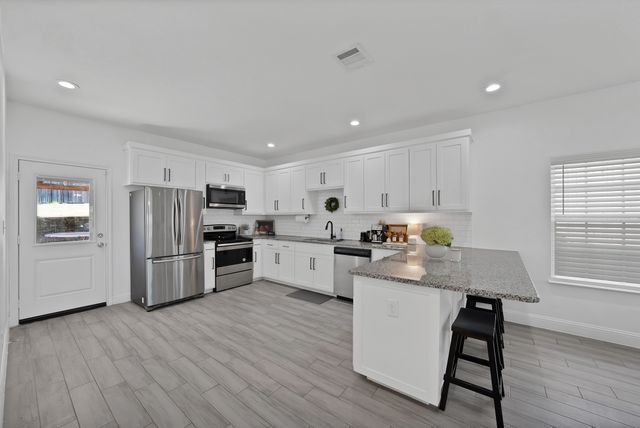 3015 Columbus Avenue, Fort Worth, TX 76106